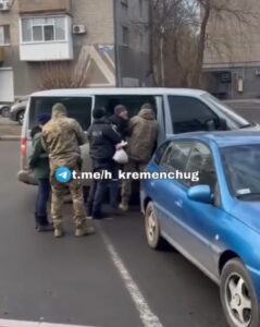 Forcible Detention in Kremenchuk: TRC and Police Accused of Abducting a Man in Broad Daylight