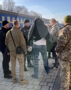 Forced Mobilization Attempt at Ukrainian Train Station: TRC Officers Rip Man’s Jacket, Threaten Filmer with SBU